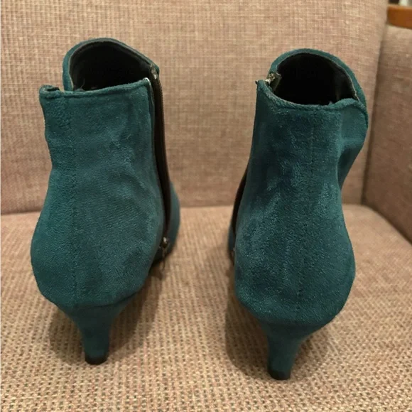 Women’s green Suede Ankle Boots with Side Zip - Picture 4 of 7